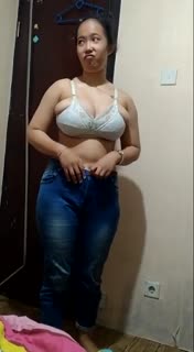 Bokep Indo servis om di toilet umum no sensor full