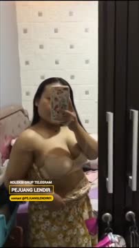 Bokep Indo sange berat di kebun bikin sange