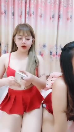 Jilbab Duo lesbi remas toket di kamar kos
