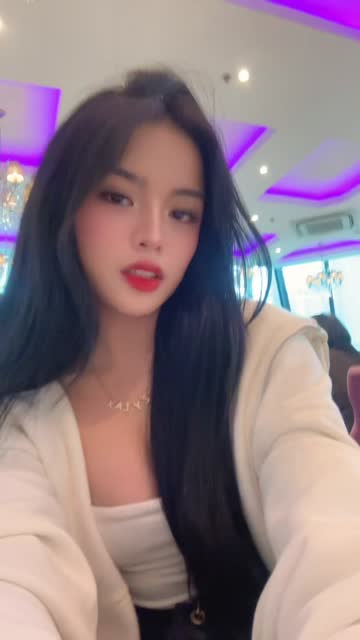 Bokep Indo Yannahzy Lesbi – servis om di toilet umum sampai lemas