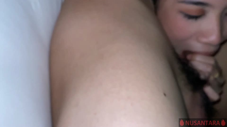 Bokep Indo desah manja di kebun