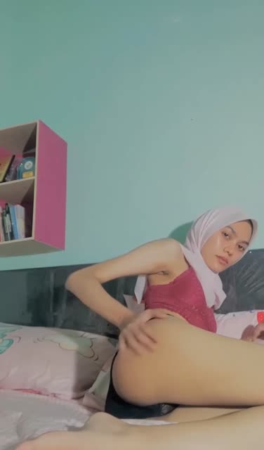 Hijab Adawiyah Colmek Sampe Nungging buka baju di mobil bikin nagih