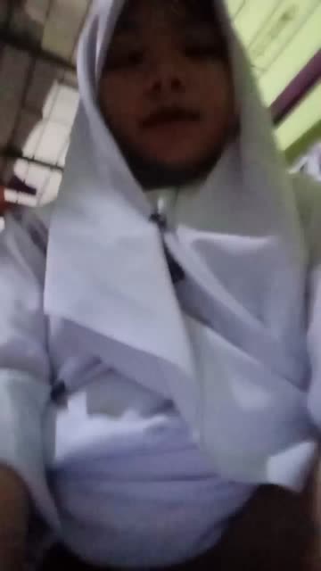Bokep Indo Crotch Insight Salsabila gagahi pacar di kebun
