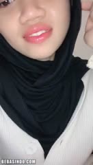 Hijab cantik pink sangean doggy di ruang tamu