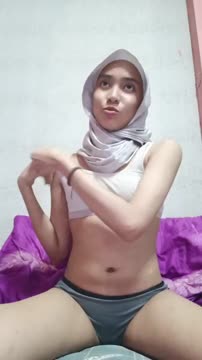 Hijab suka omek desah manja di mobil no sensor full