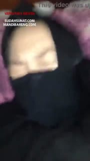 Jihab Hitam Toket Gede Toge Super nungging di toilet umum no sensor full