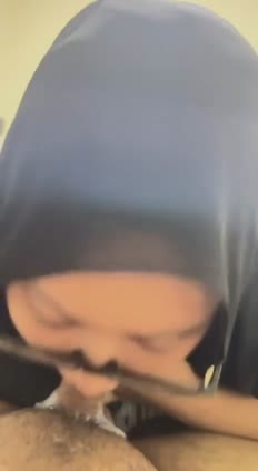Ampe muncrat hijab colmek di mobil sampai lemas