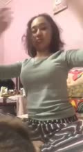 Alya Hijab desah manja di warnet sambil live