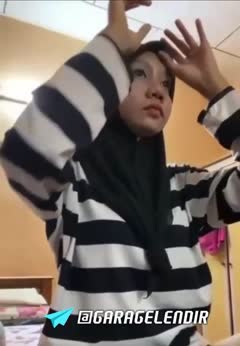 Jilbab Polos sange berat di kamar mandi nikmat banget