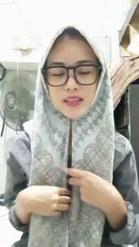 Jilbab Biru buka baju di mobil bikin nagih