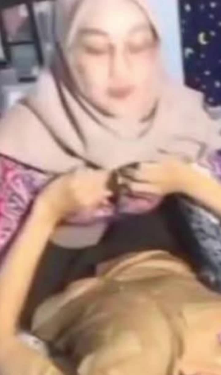 Bokep Skandal Guru agama viral sange berat di indekos sampai keluar