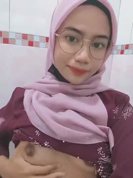 Cewe Hijab lepas baju langsung colmek – Doods skin