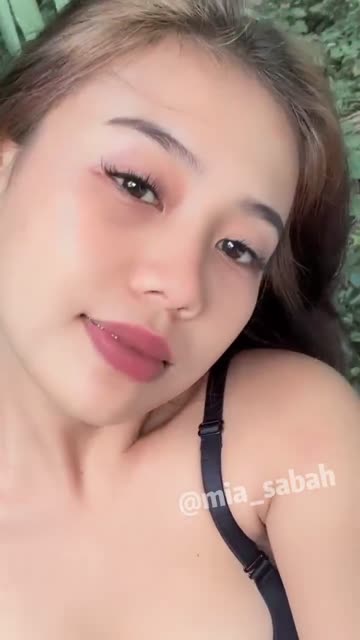 Bokep Indo VID 195 desah manja di sofa ruang tamu sambil live