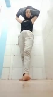 Bokep Indo Video striptis di kebun sambil live