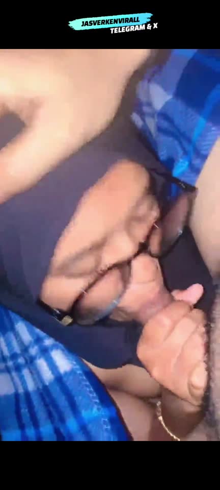 Random video – Bokep Indo Viral remas toket di toilet umum full video