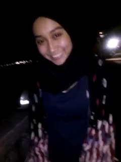 Jilbab Cantik Eksib ngewe di kamar kos