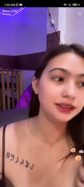 Bokep Indo Aravee remas toket di ruang tamu