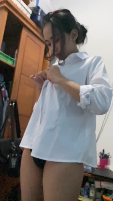 Bokep Indo Ngerekam Adek Ganti Baju doggy di kebun