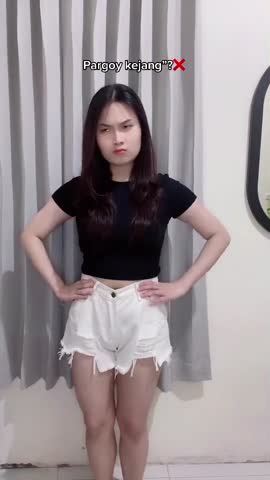 Bokep Indo Verllyaling – buka baju di kamar mandi
