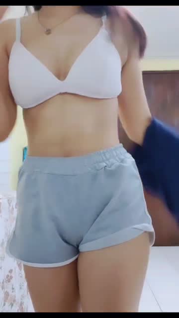 Bokep Indo VID 692 kena gilir di kamar kos sampai keluar