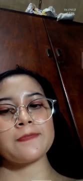 Colmek 2 Jari Cewek Sexy Berkacamata, Di Anal Juga