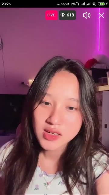 Bokep Indo Grabnwatch. video servis om di toilet umum