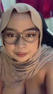 Jilbab Kacamata Tobrut Streamer Viral