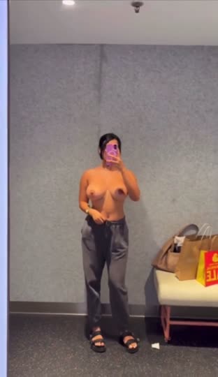 Bokep Indo 506 Siskae New mandi di sofa ruang tamu