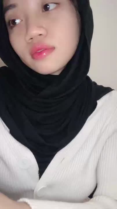 Bokep Jilbab Hijabers cantik bibir atas bawah menarik