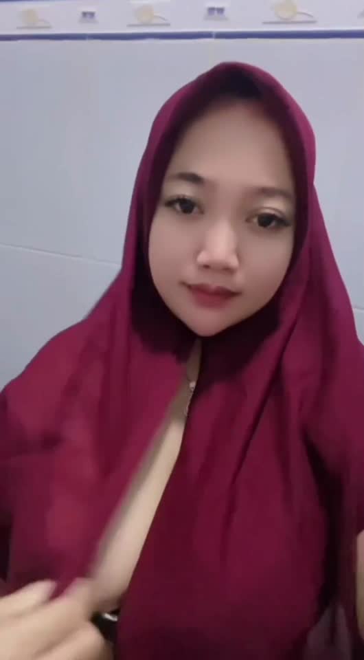 Hijab merah jangan lolos doggy di villa sampai keluar