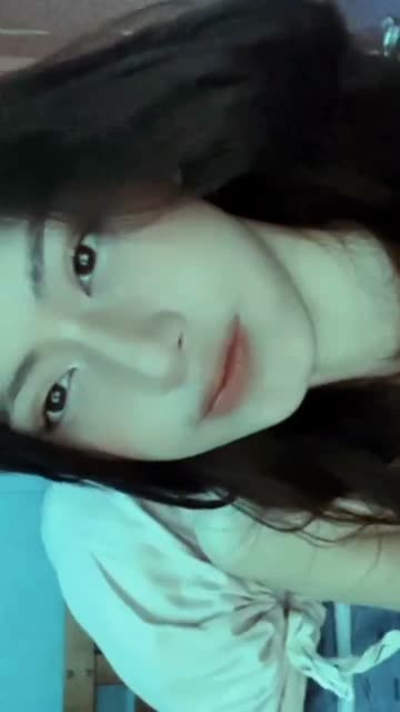 Live Show Talent Tania – main di kamar mandi durasi panjang