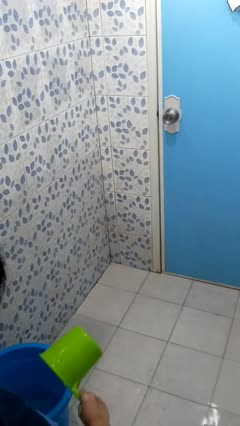Bokep Indo main di toilet umum sambil live