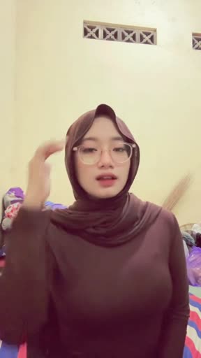 Bokep Indo Ig -no-watermark servis om di sofa ruang tamu sambil live