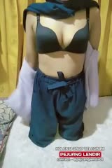 Hijab mnatap – doggy di kamar sendiri