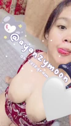 Bokep Indo Spek tobrut 2 colmek di toilet umum sambil live