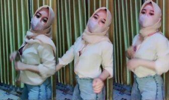 Bokep Jilbab Buka Kancing Tika Ukhty Cantik Pamer Belahan