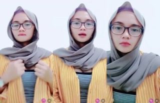 Bokep Jilbab Yulia Ukhty pamer Belahan Pascol Nakal