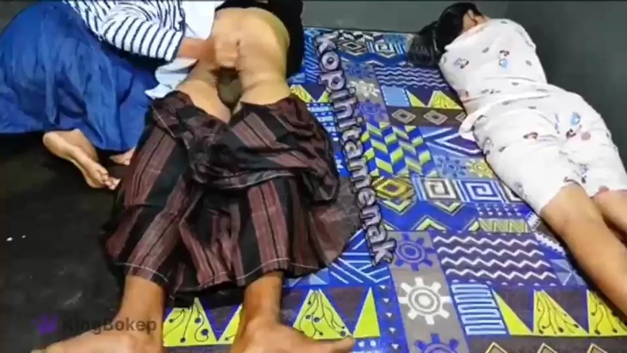 Bokep Tante Istri Lagi Tidur Pulas, Ibu Mertua Datang Ketok Pintu