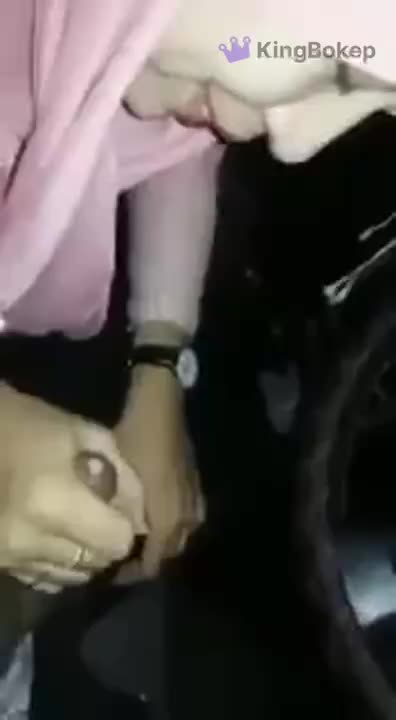 Kocokan Jilbab Pink
