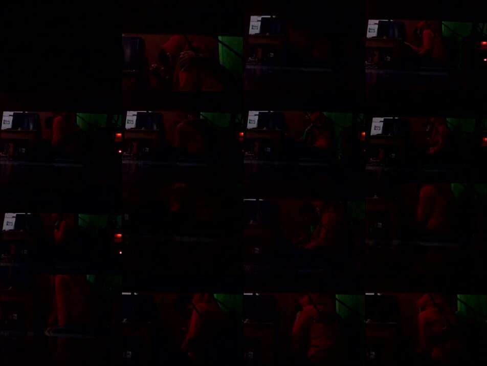 Ngintip Jilbab Merah Di Warnet