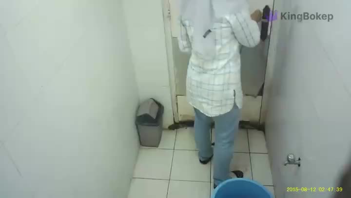 Bokep Jilbab Ngintip Kerudung Abu Abu Pipis 2015