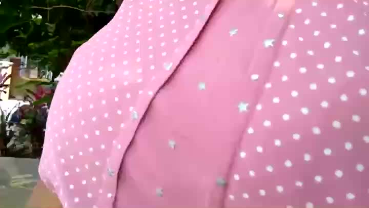 Pembantu Di Grepe Toket Nya Di Komplek Baju Pink