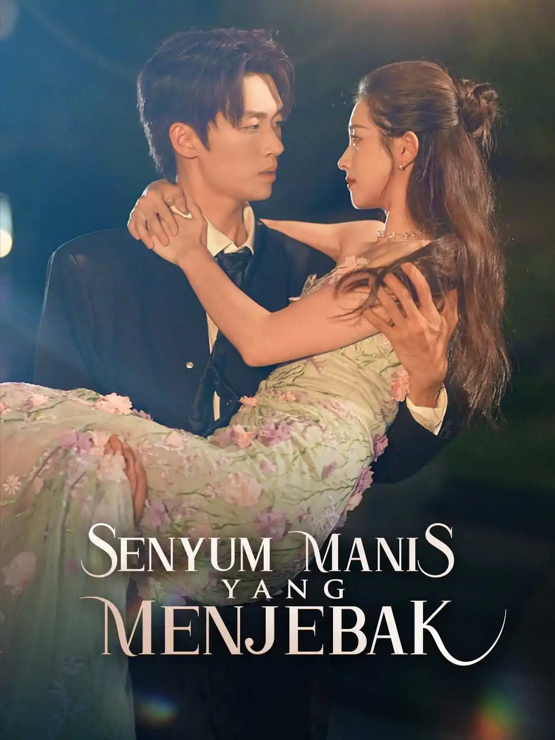 Senyum Penuh Misteri yang Memikat Hati